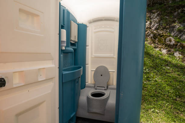 Porta potty delivery and setup in Ellsworth, KS